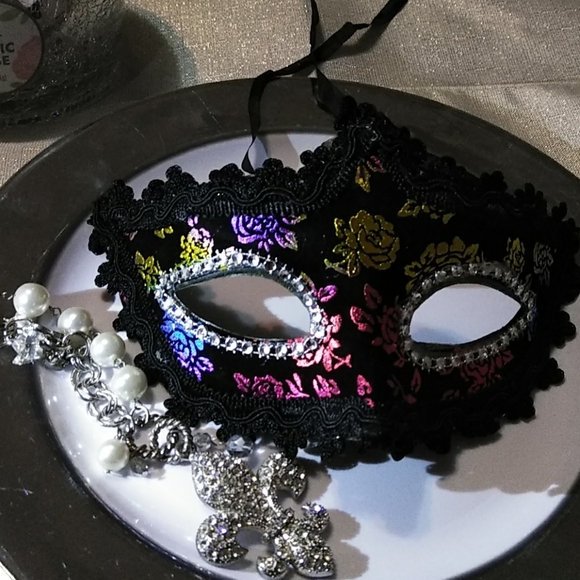 🌟NEW SEXY VELVET IRIDESCENT FLORAL MASK - Picture 2 of 6